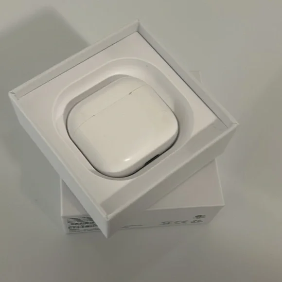 Apple AirPods 4s
